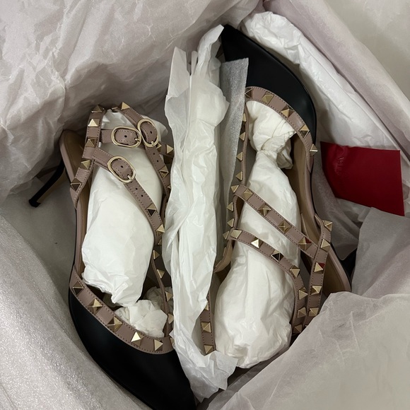 Valentino Rockstud Caged 65 Leather Ankle Strap Pump, size 38.5 - Picture 10 of 12